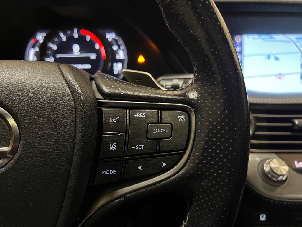 2018 Lexus LS Image 39