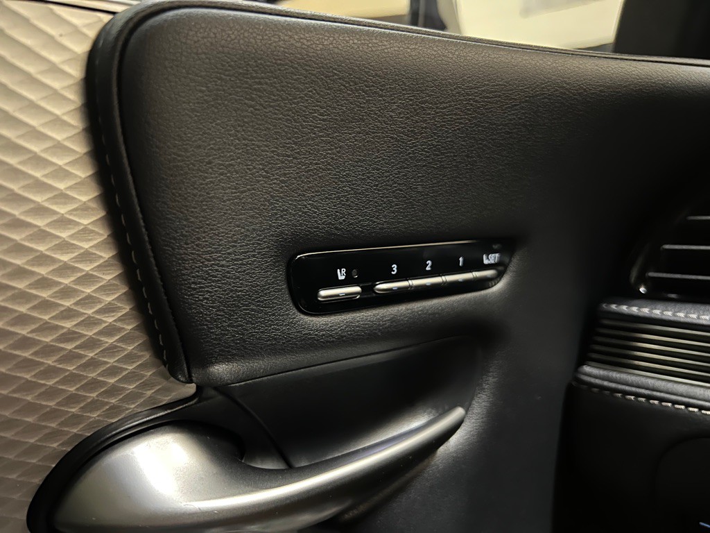 2018 Lexus LS Image 48