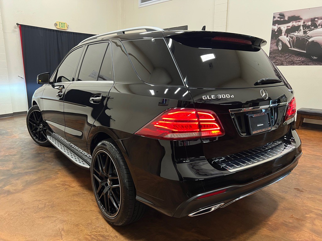 2016 Mercedes-Benz GLE-Class Image 2