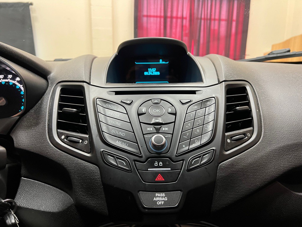 2017 Ford Fiesta Image 29