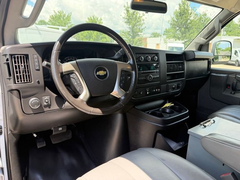 2018 Chevrolet Express Image 3