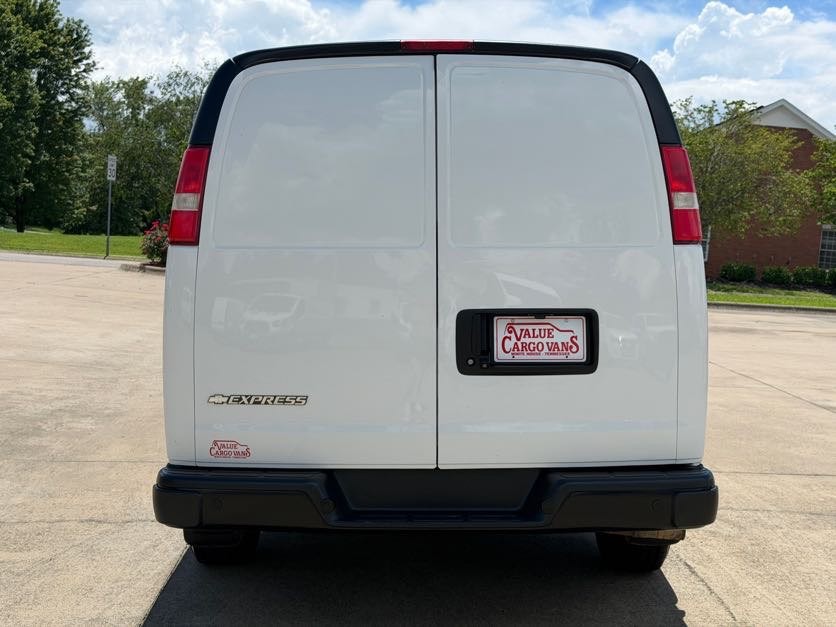 2018 Chevrolet Express Image 21