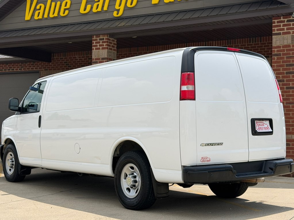 2019 Chevrolet Express Image 24