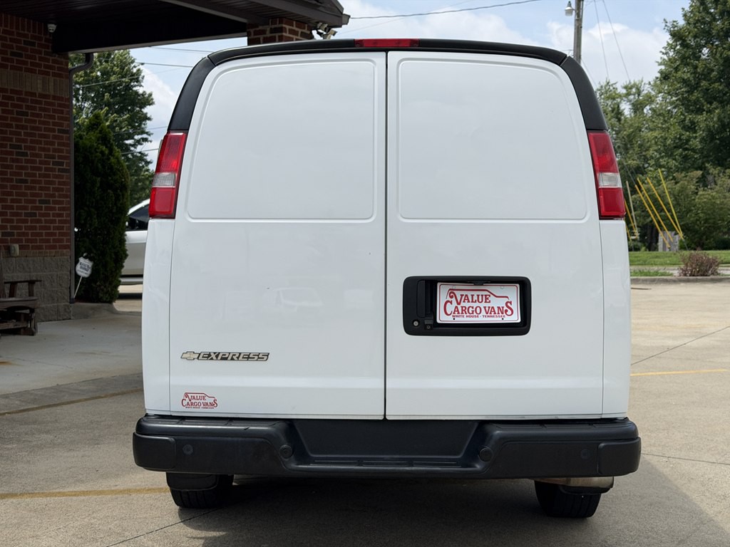 2019 Chevrolet Express Image 25