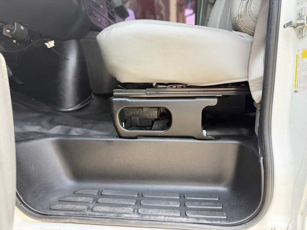 2019 Chevrolet Express Image 31