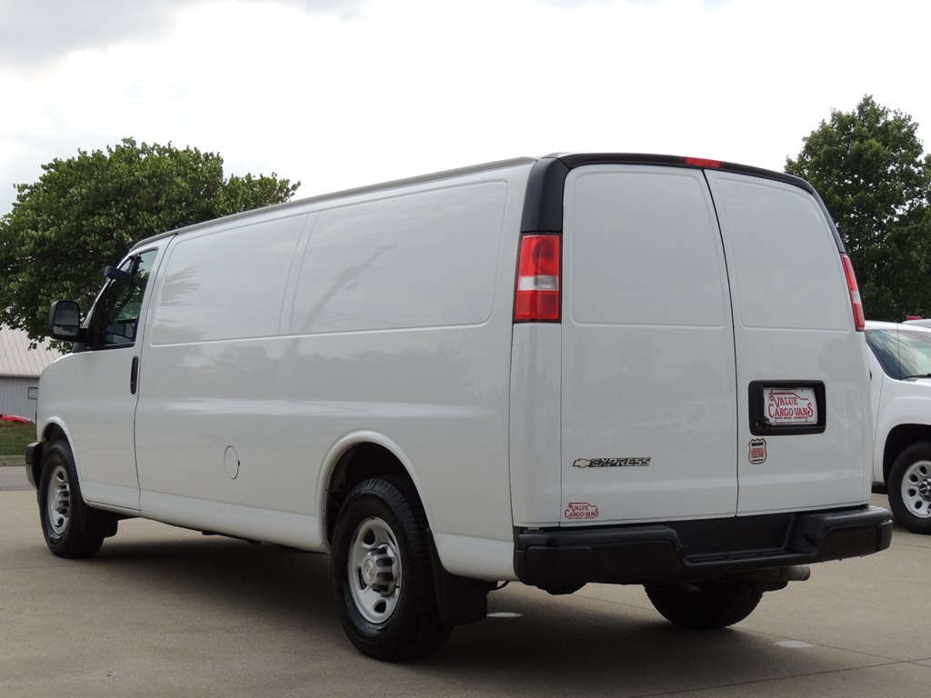 2019 Chevrolet Express Image 3