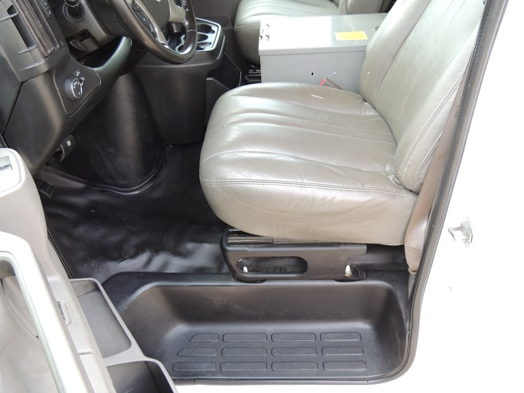2019 Chevrolet Express Image 18