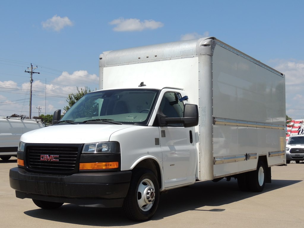 2021 GMC Savana Image 2