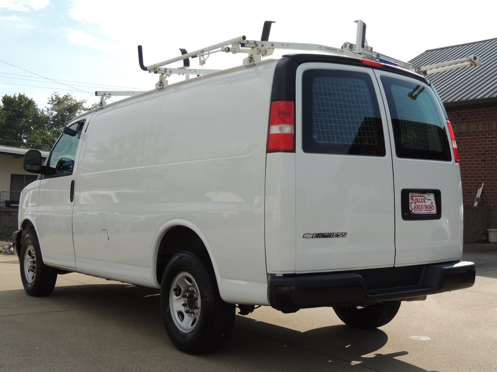 2018 Chevrolet Express Image 3