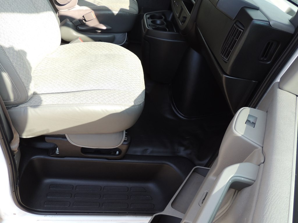 2018 Chevrolet Express Image 12