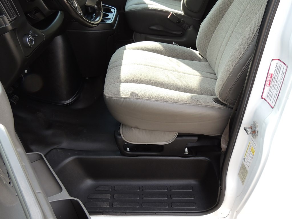 2018 Chevrolet Express Image 15