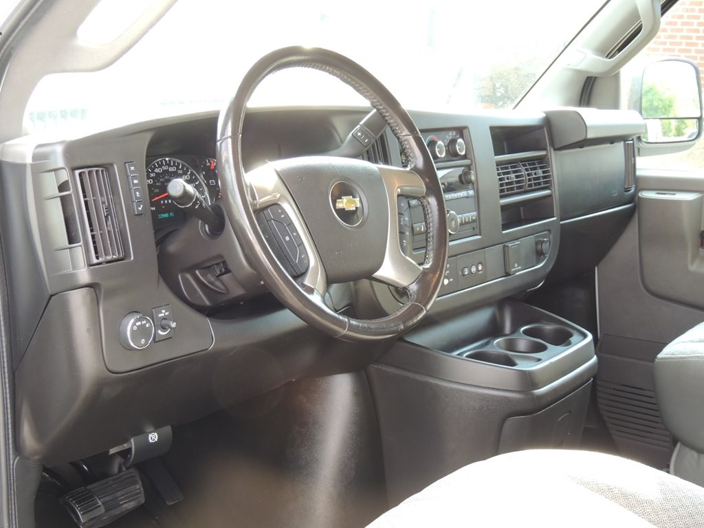 2018 Chevrolet Express Image 17