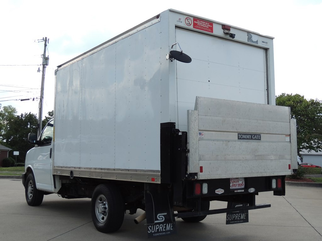 2019 Chevrolet Express Image 3