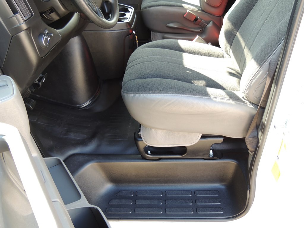 2024 Chevrolet Express Image 15