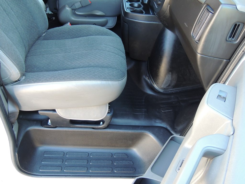 2024 Chevrolet Express Image 12