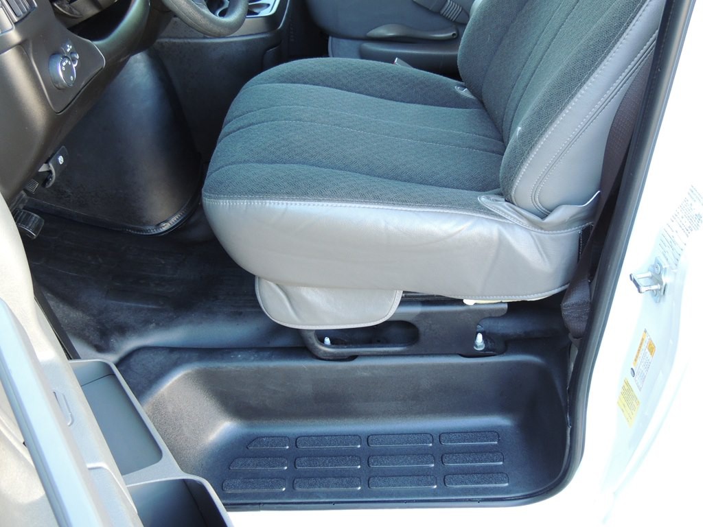 2024 Chevrolet Express Image 15