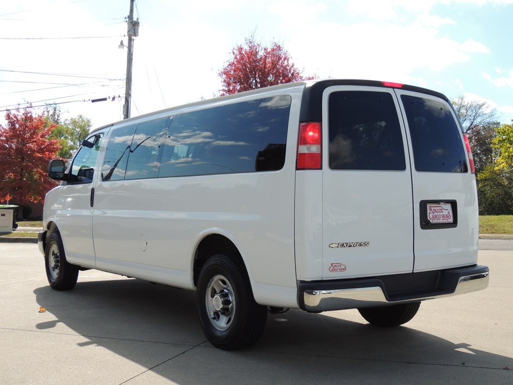 2017 Chevrolet Express Image 3