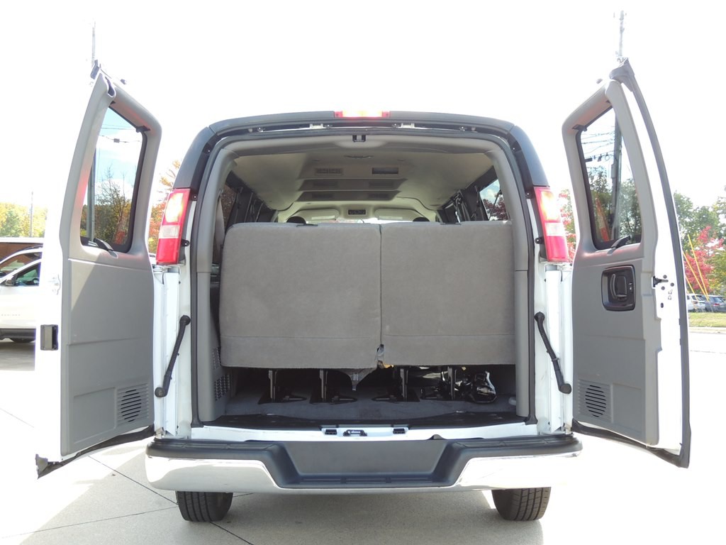 2017 Chevrolet Express Image 6