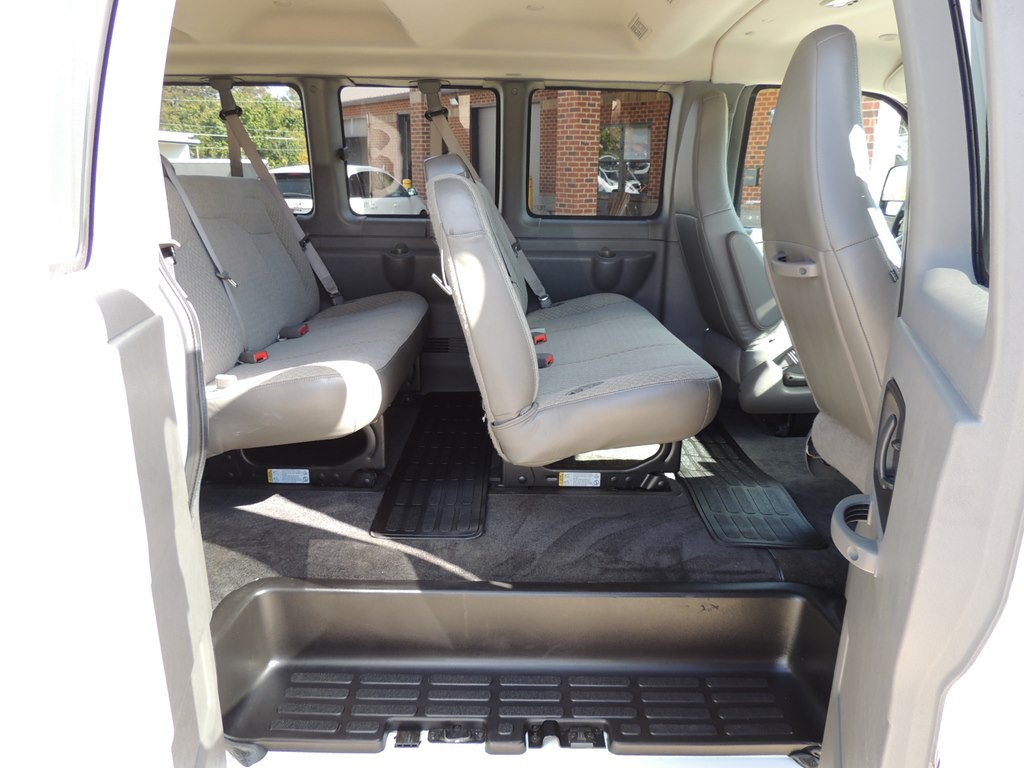 2017 Chevrolet Express Image 7
