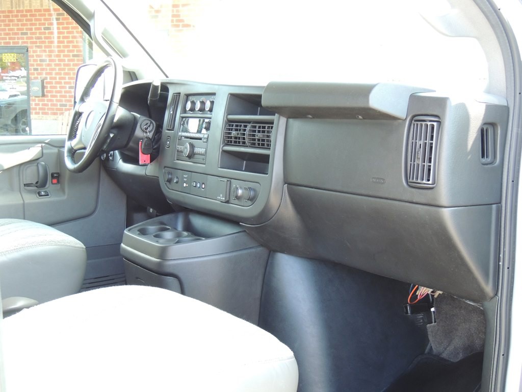 2017 Chevrolet Express Image 10