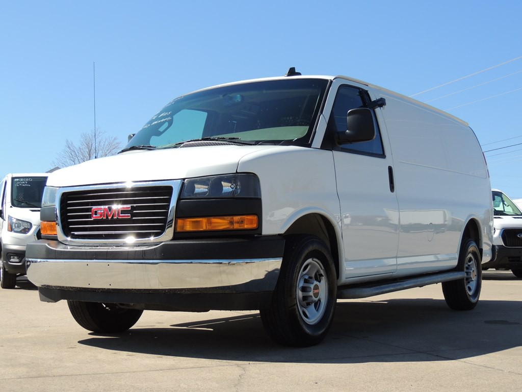 2024 GMC Savana Image 2