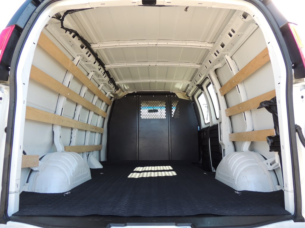 2024 GMC Savana Image 6