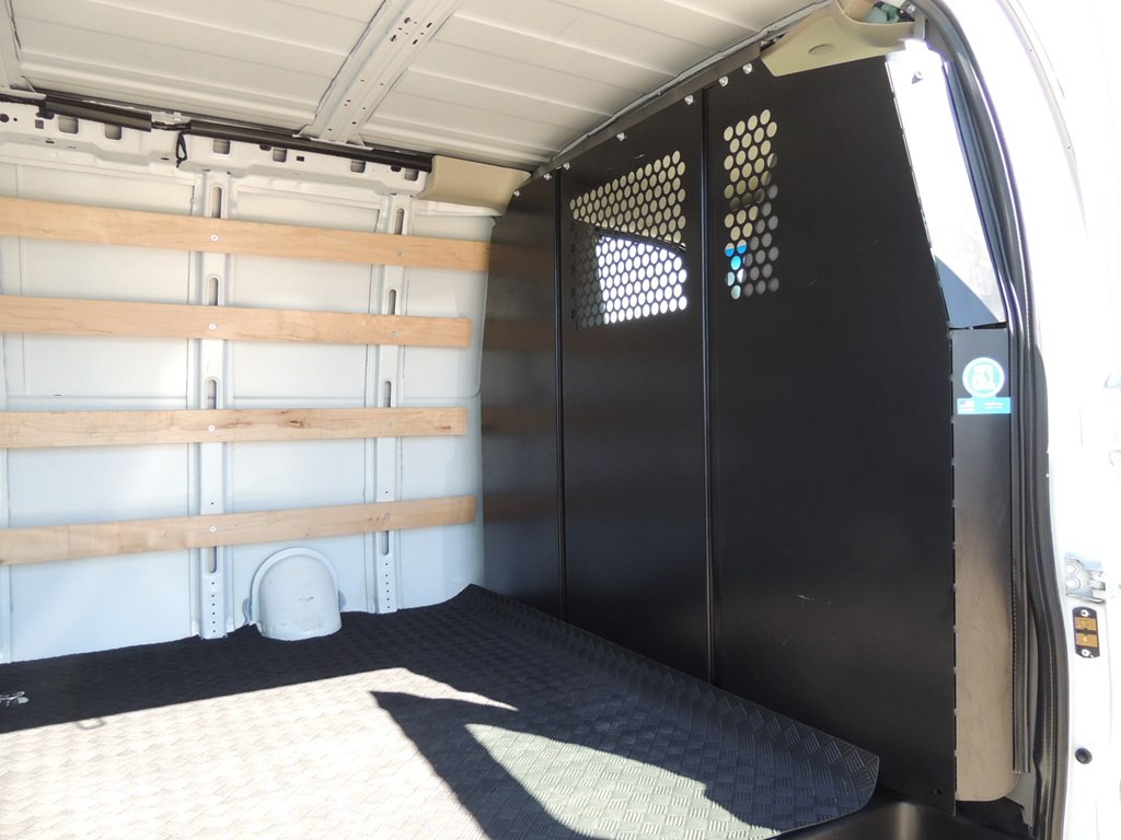 2024 GMC Savana Image 8