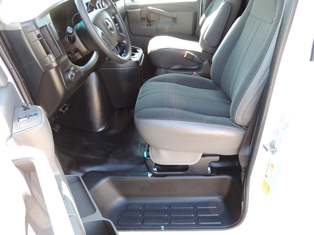 2024 GMC Savana Image 13