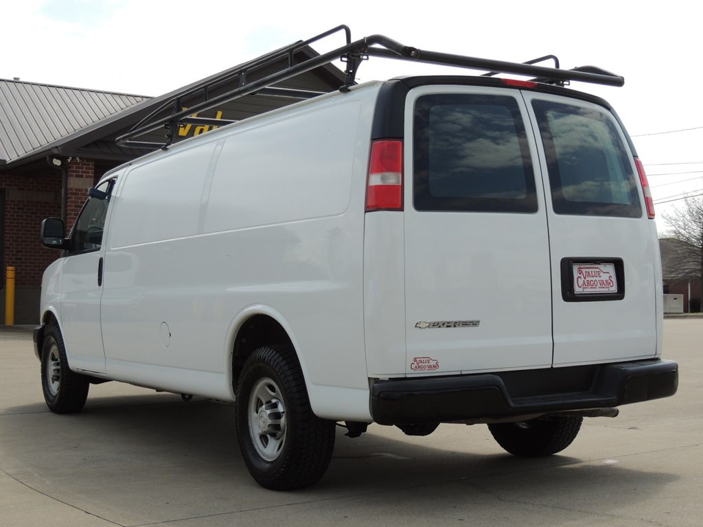 2017 Chevrolet Express Image 3