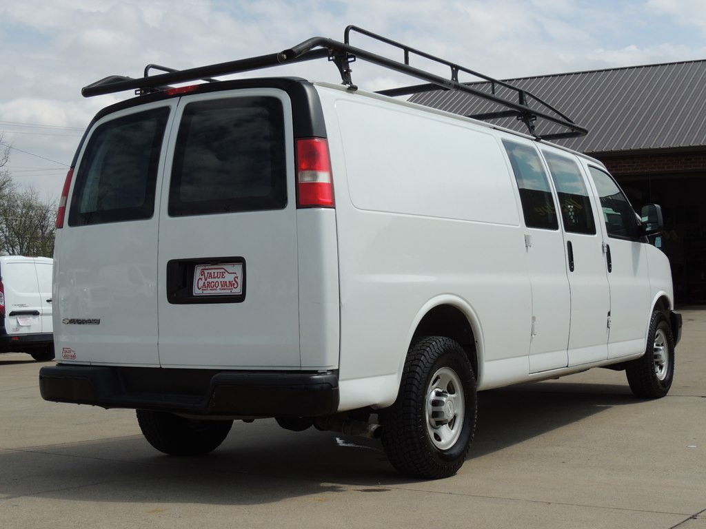 2017 Chevrolet Express Image 4
