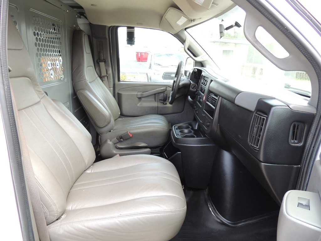 2017 Chevrolet Express Image 13