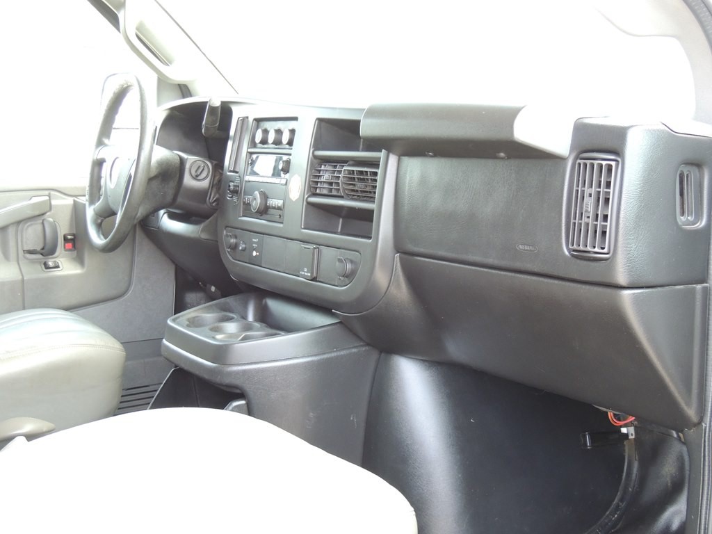 2017 Chevrolet Express Image 14