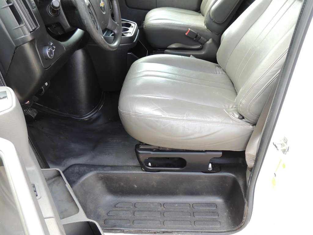 2017 Chevrolet Express Image 15