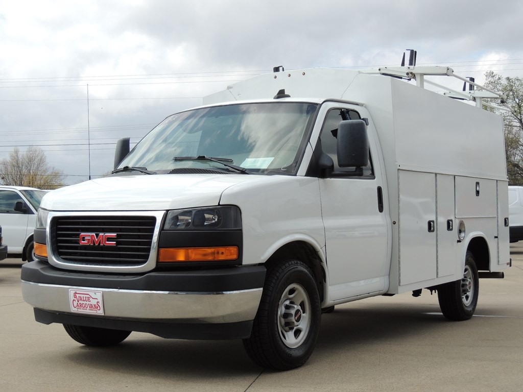 2023 GMC Savana Image 2