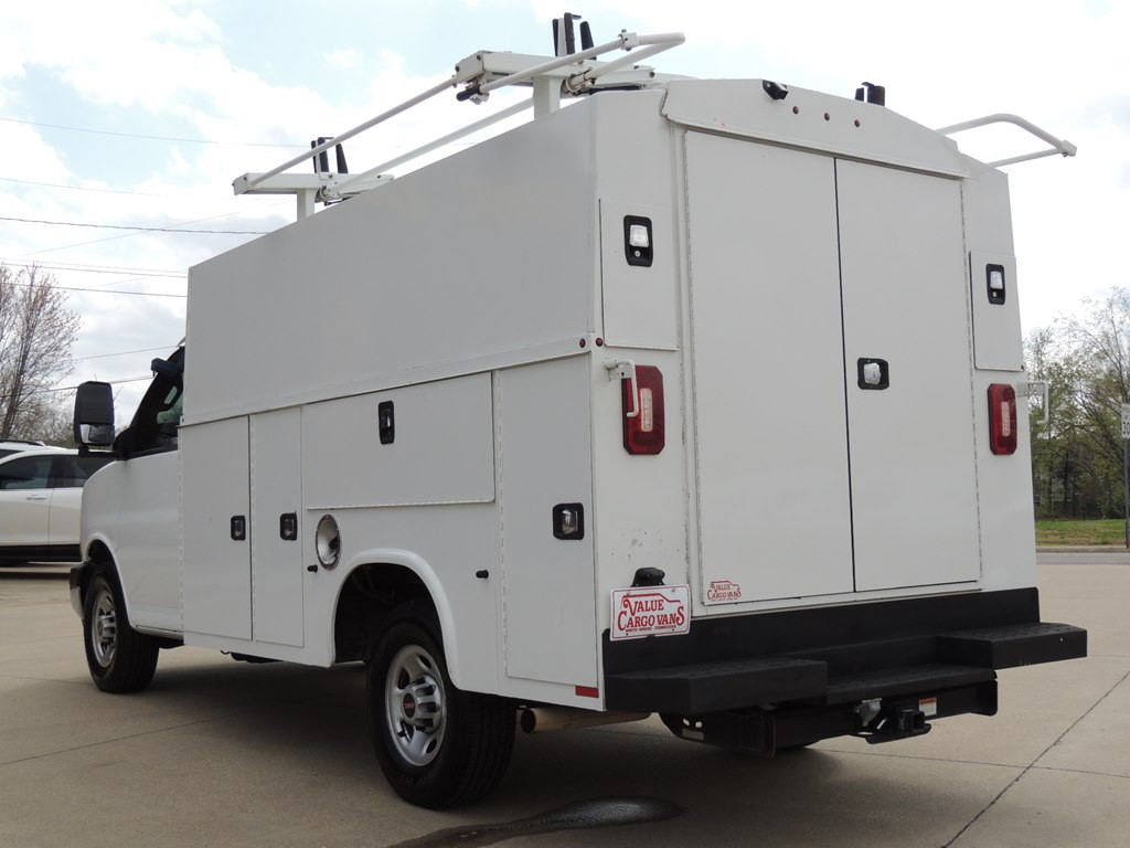 2023 GMC Savana Image 3