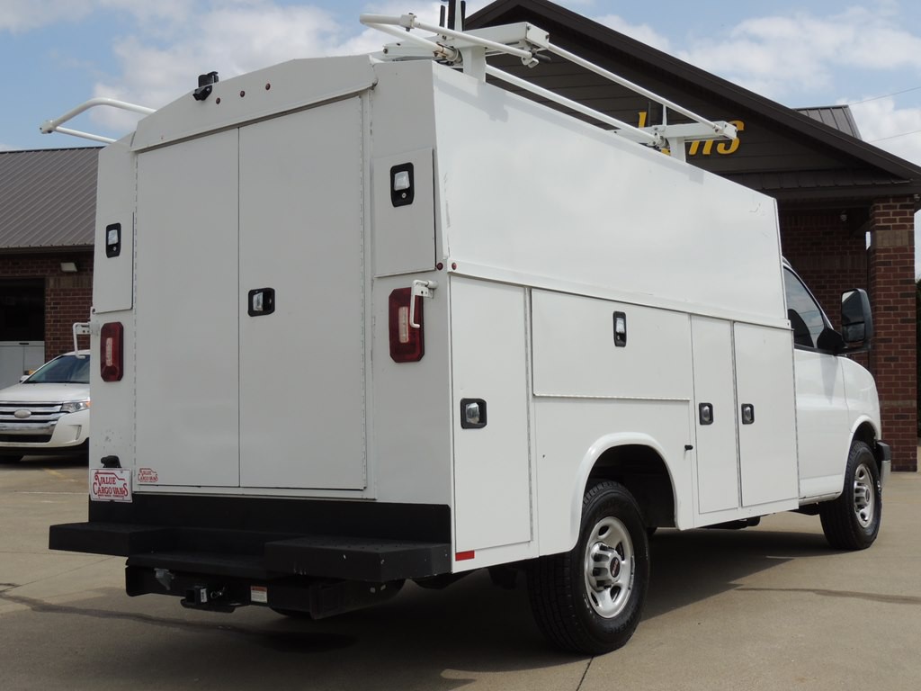 2023 GMC Savana Image 4