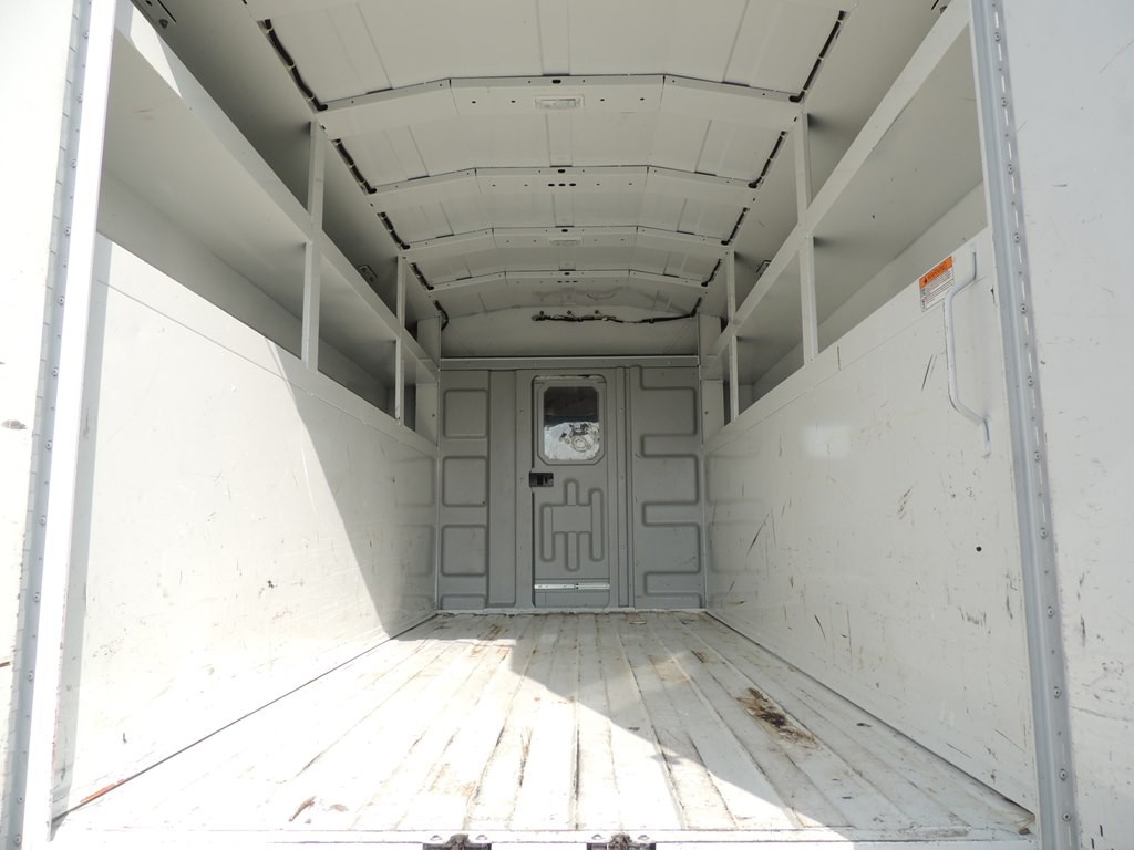 2023 GMC Savana Image 6