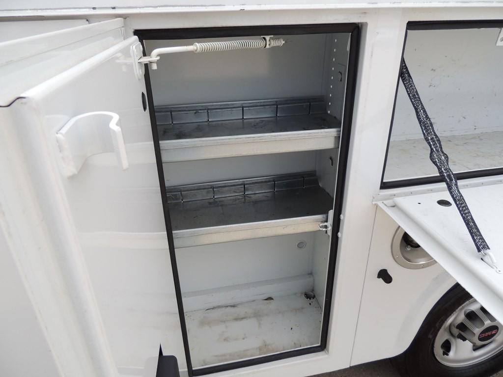 2023 GMC Savana Image 11