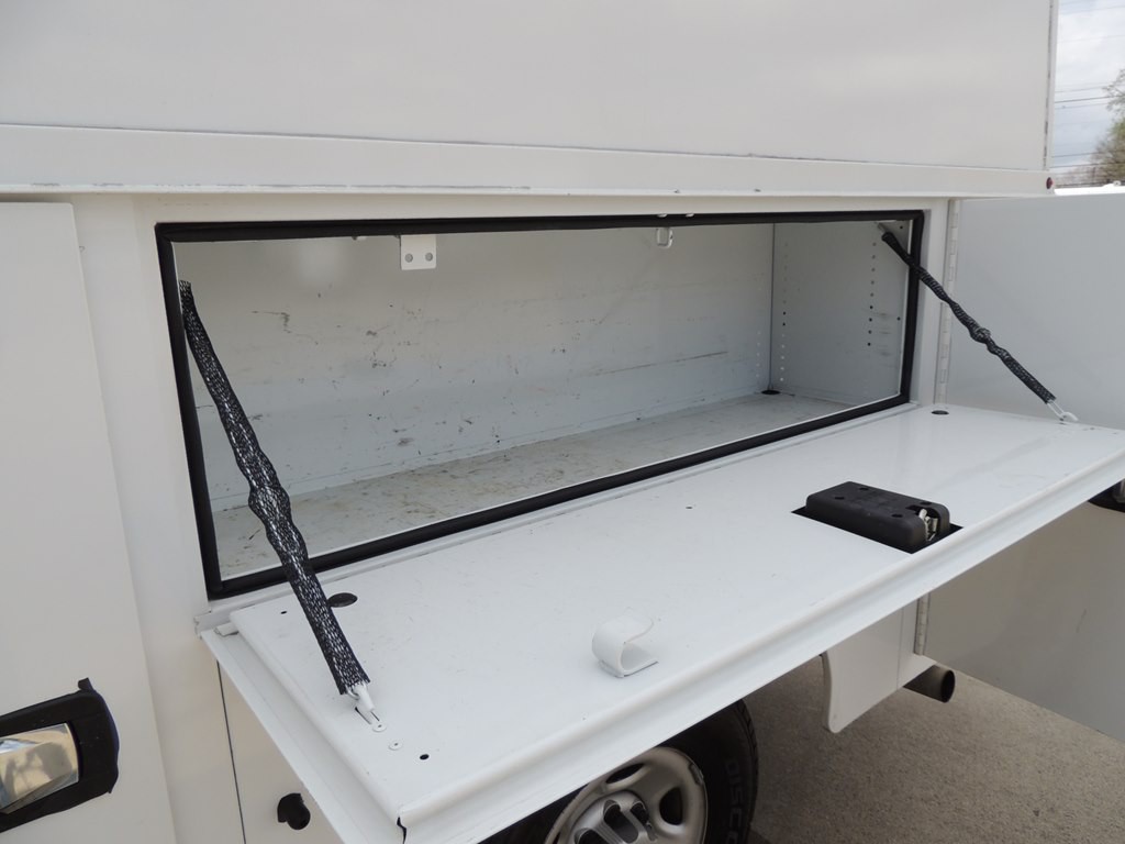 2023 GMC Savana Image 12