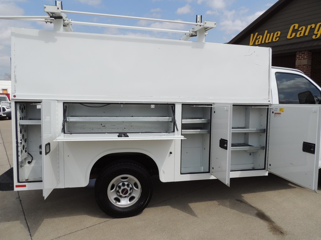 2023 GMC Savana Image 13