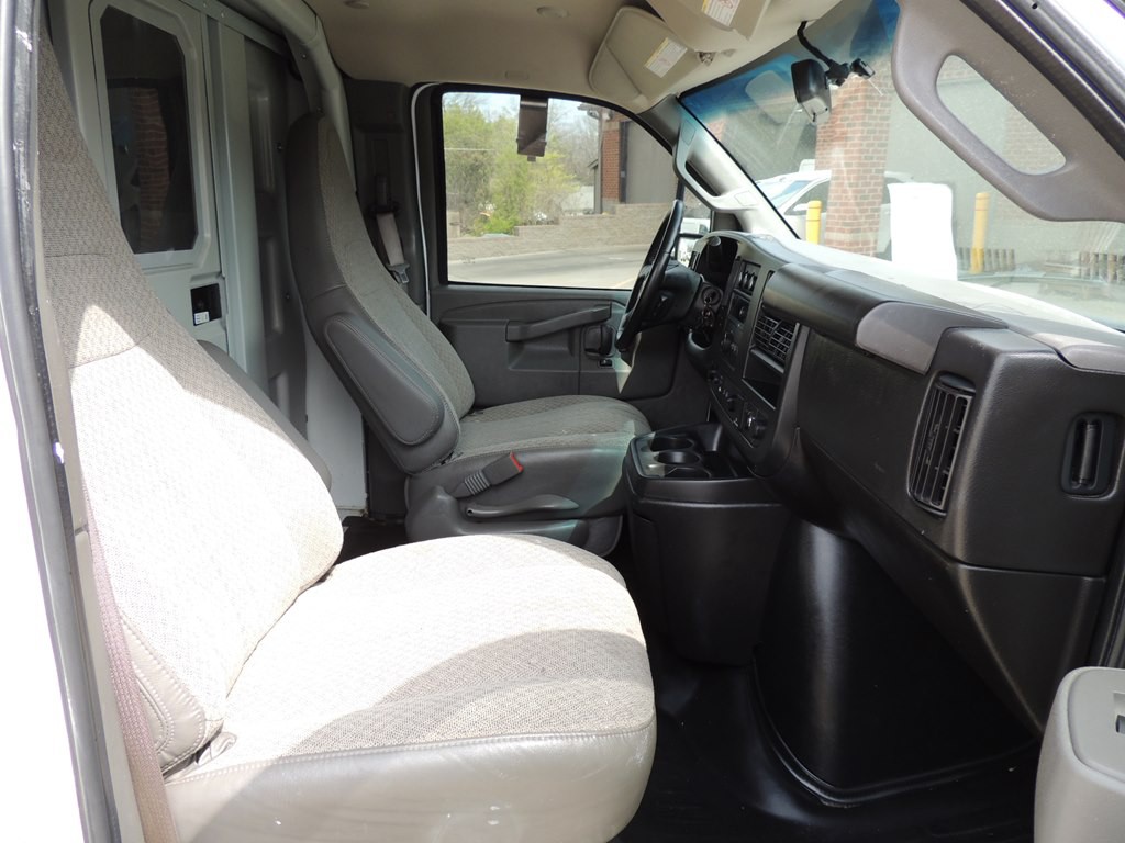 2023 GMC Savana Image 15