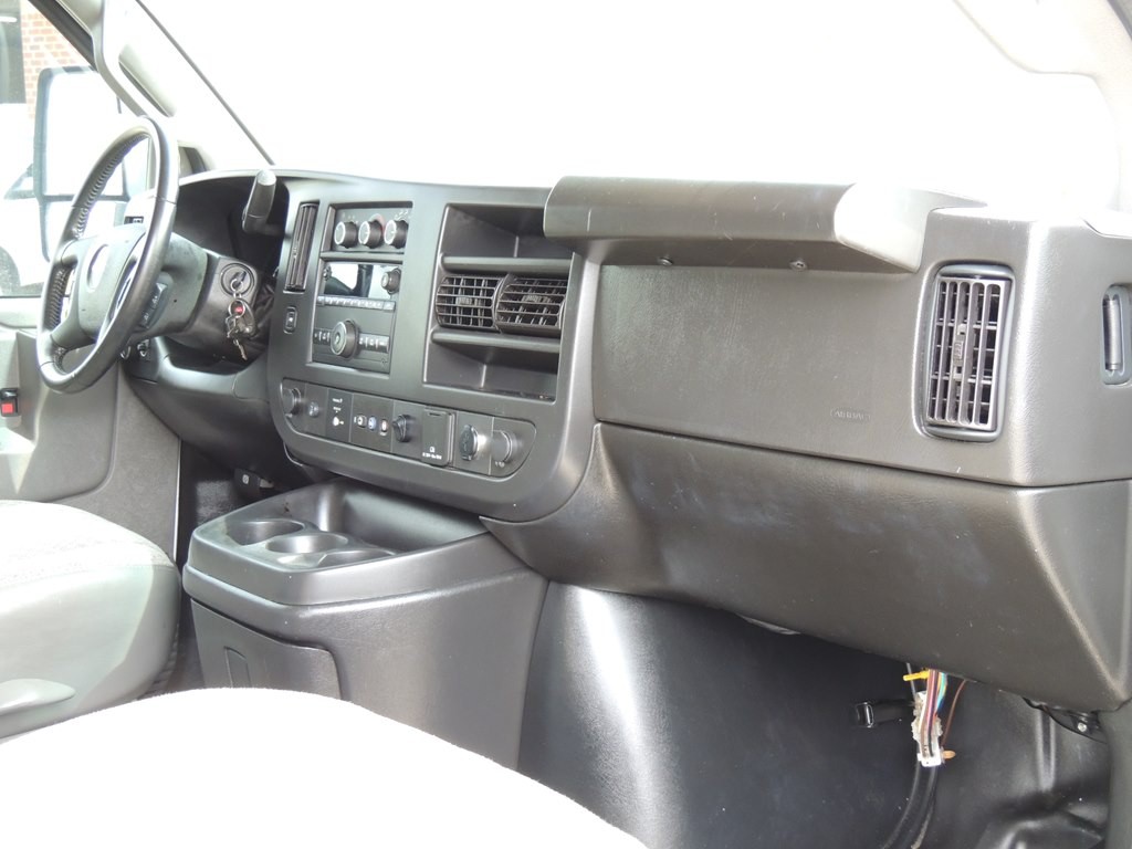 2023 GMC Savana Image 16