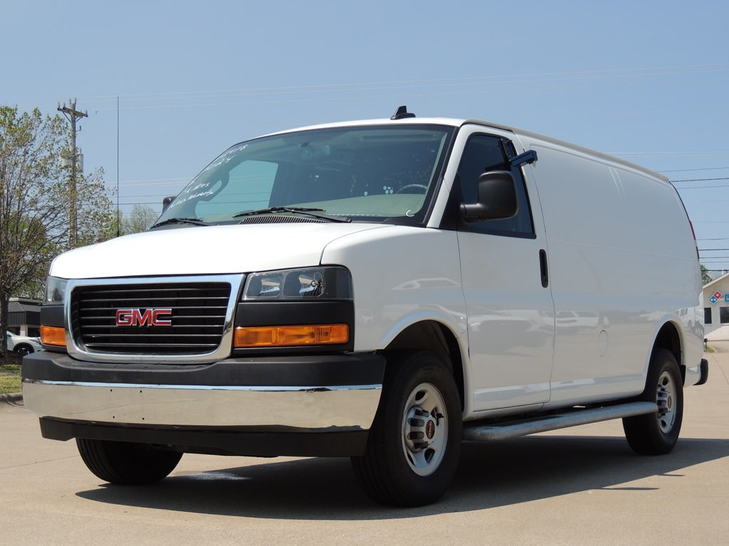 2024 GMC Savana Image 2