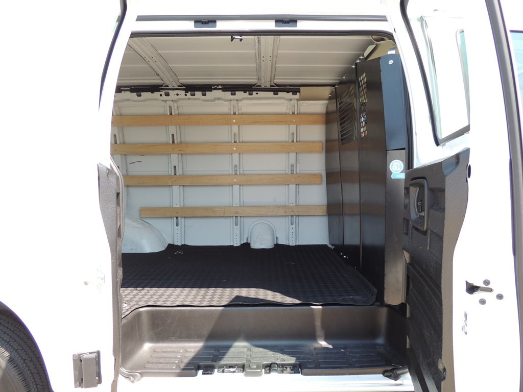 2024 GMC Savana Image 7