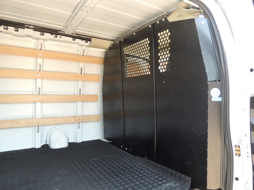 2024 GMC Savana Image 8