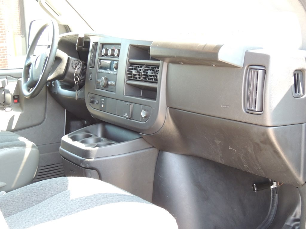 2024 GMC Savana Image 11