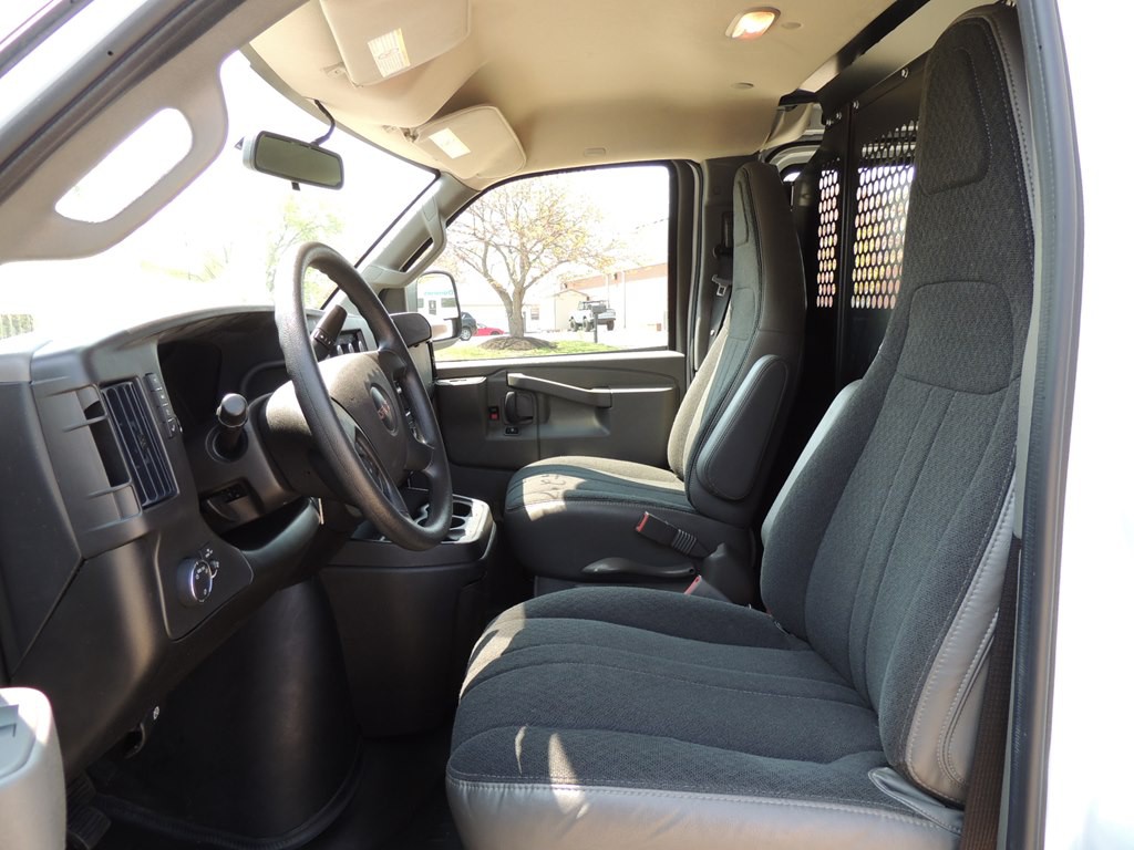 2024 GMC Savana Image 12