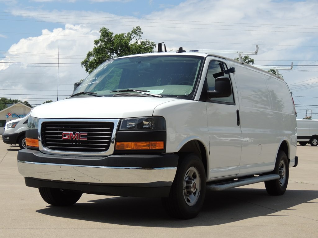 2024 GMC Savana Image 2