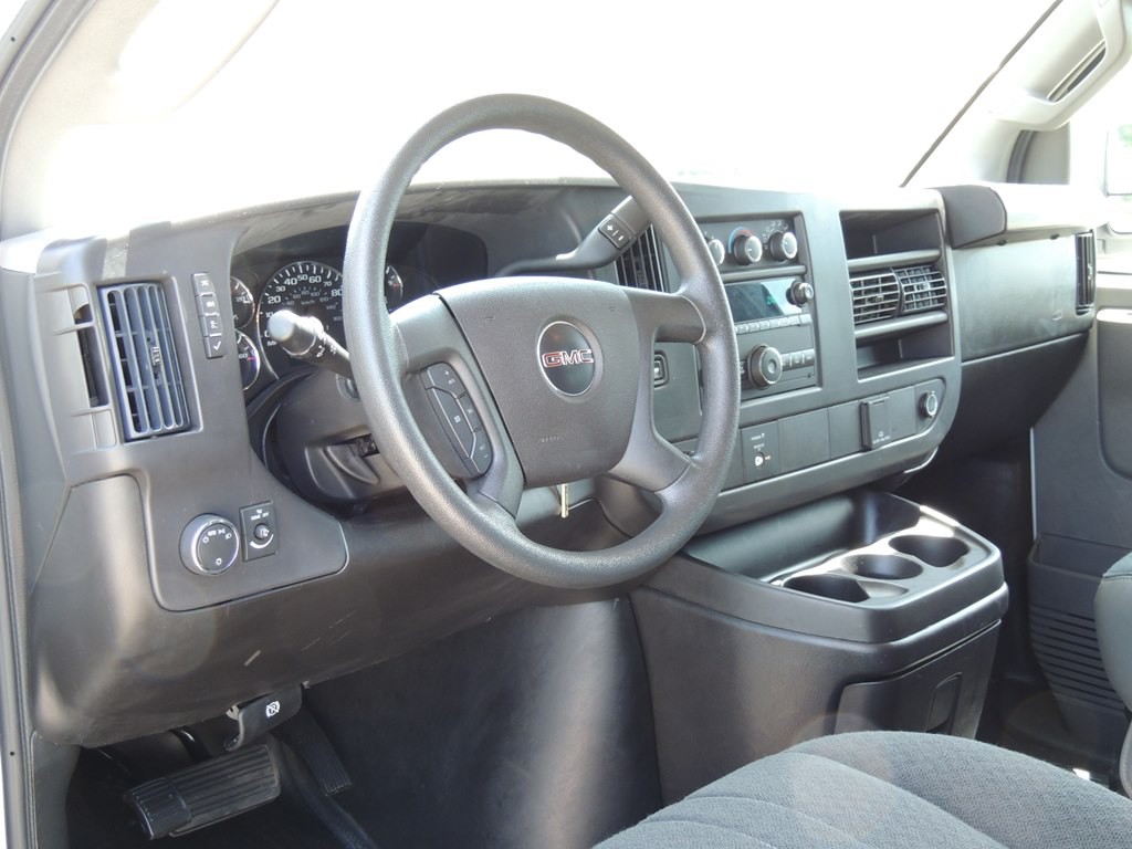 2024 GMC Savana Image 16