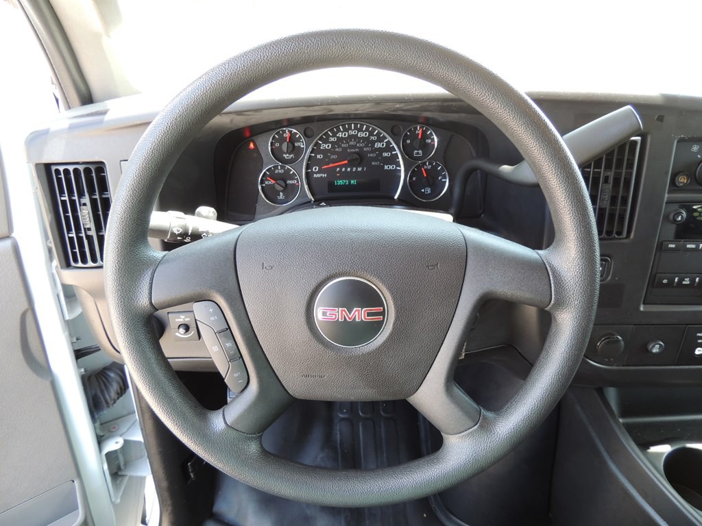 2024 GMC Savana Image 17